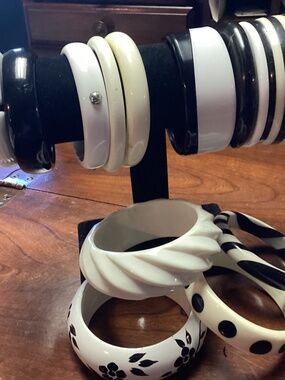BANGLE BRACELET LOT. ALL BLACK N WHITE 🖤🖤🖤🖤💃💃💃💃💃